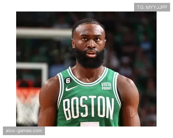 杰伦·布朗高效无球跑位拉开空间助凯尔特人攻防转换提速